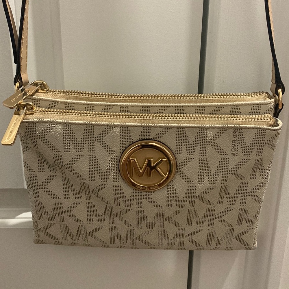 Michael Kors Expandable Crossbody Bag